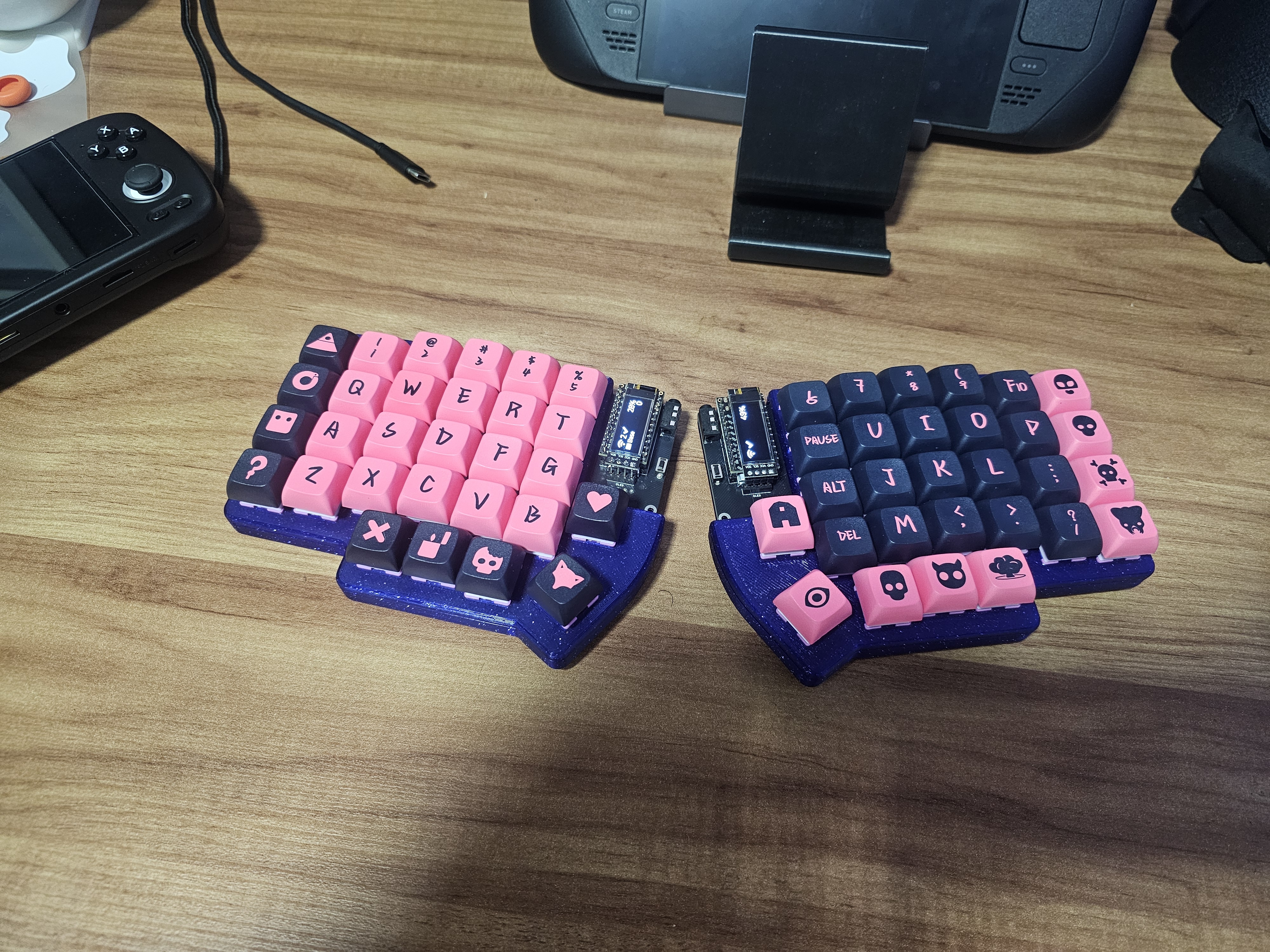 I have built a Keyboard ( Lily58 Wireless )